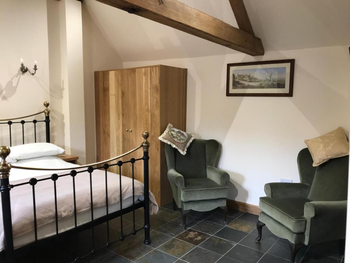 Nuneaton - Cottage - Sleeps 2 - Parking - Garden Екстериор снимка
